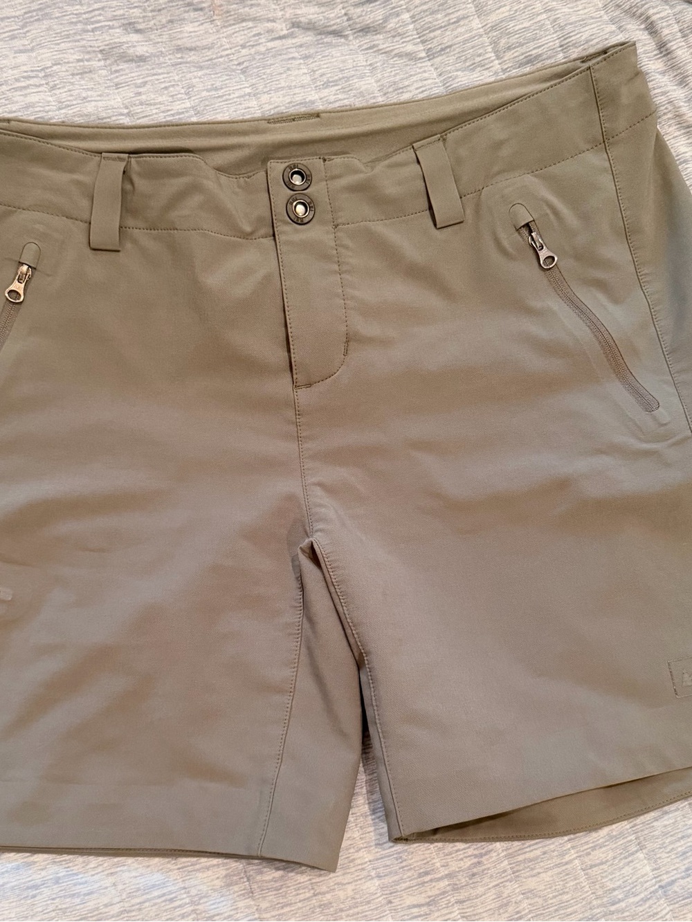 REI Army Green Hybrid Shorts Size 10